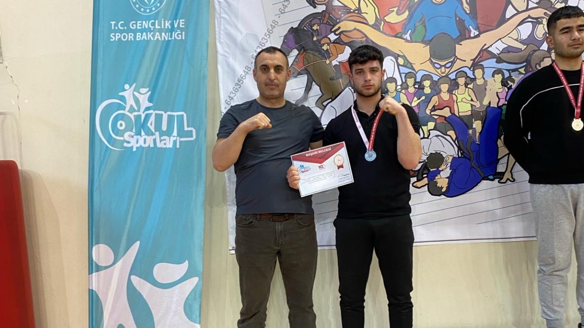 Öğrencimiz Kerem Yaldız Gençler Bilek Güreşi Müsabakasında Türkiye Finallerine Katılacak
